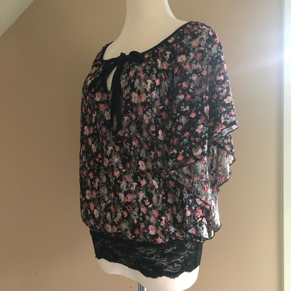 🩵Flowy Sheer Blouse